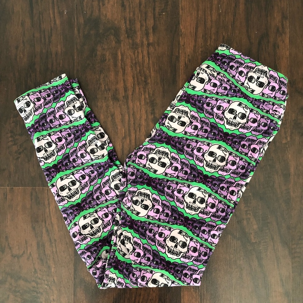 SOLD LuLaRoe OS Leggings Halloween Skulls Purple